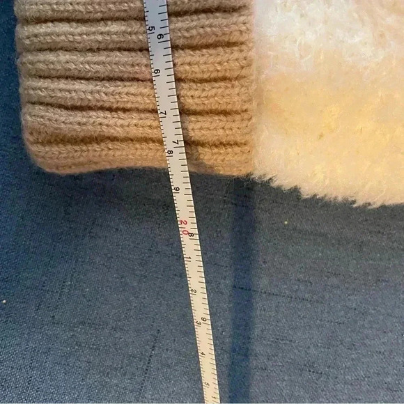 Women’s Beanie, Cream and Tan, NWT - Picture 6 of 6